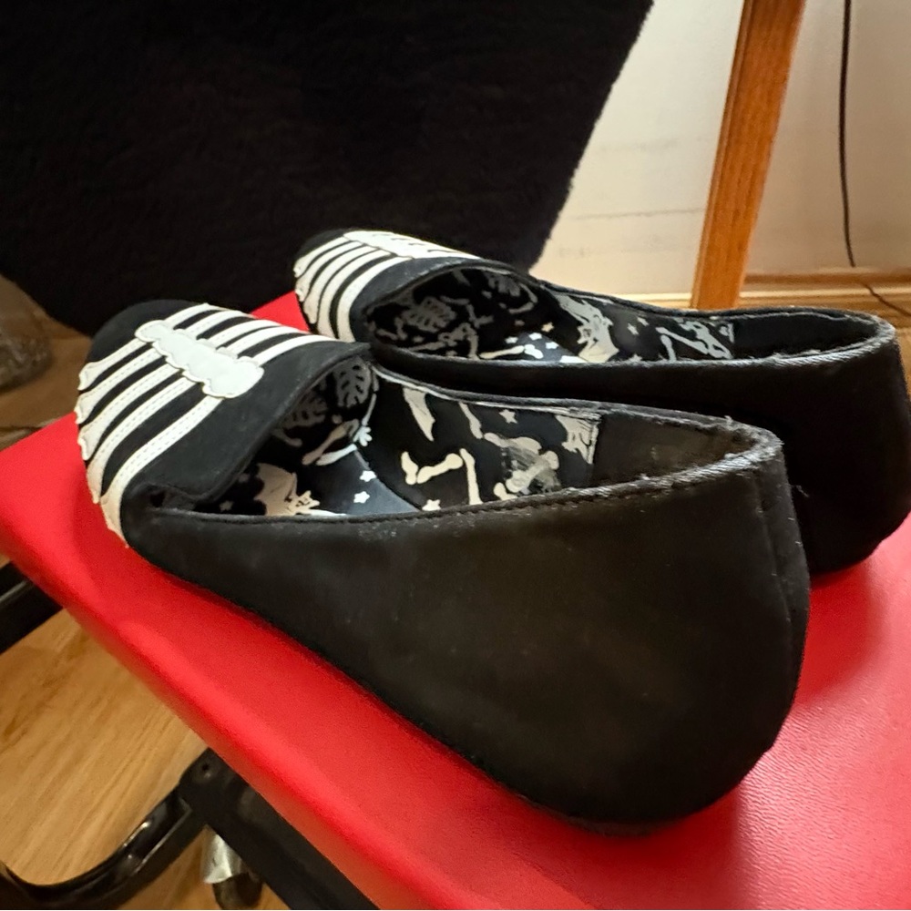 Iron Fist Black and White Bone Flats - Picture 2 of 7